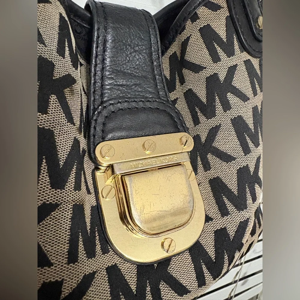 Micheal Kors Monogram Double Strap Handbag With Attached Gold Tone Lock Closure - Picture 9 of 13